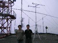 左から：JH0KHR長谷川さんとBV2NT李さん